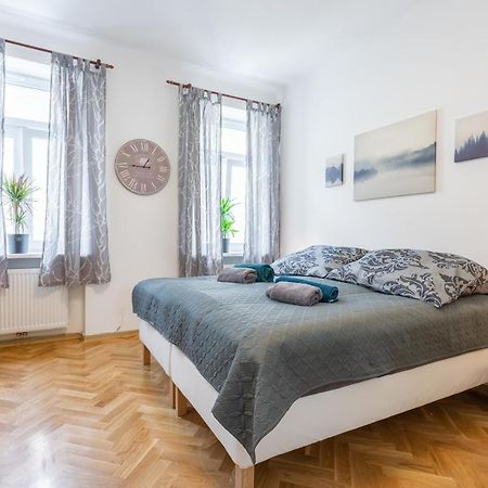 Revliving Apartments Eggenburg ภายนอก รูปภาพ