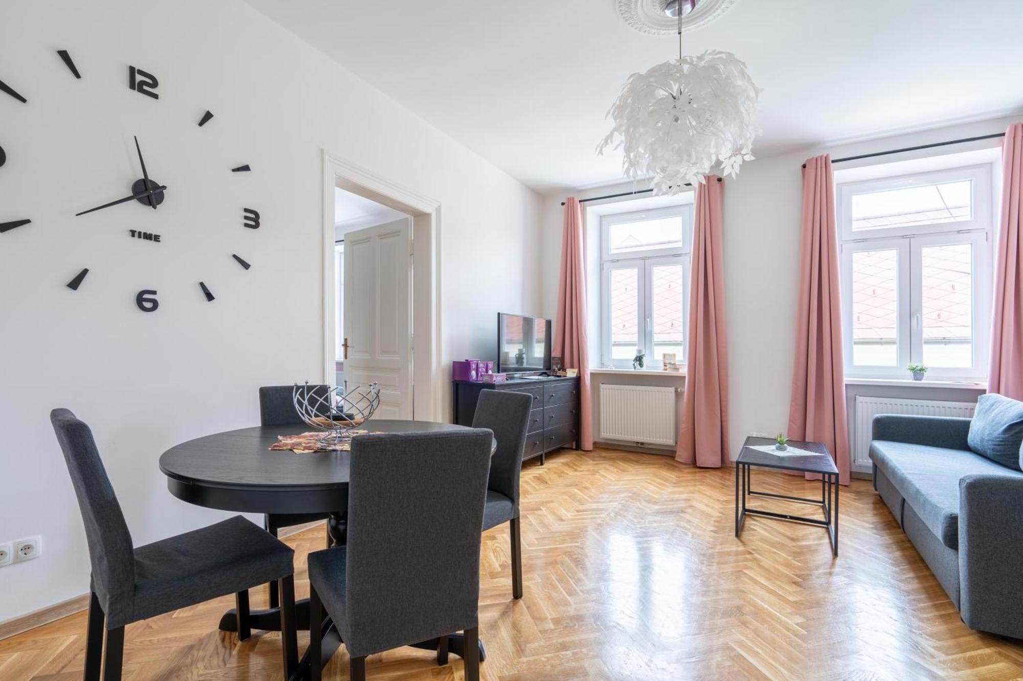 Revliving Apartments Eggenburg ภายนอก รูปภาพ