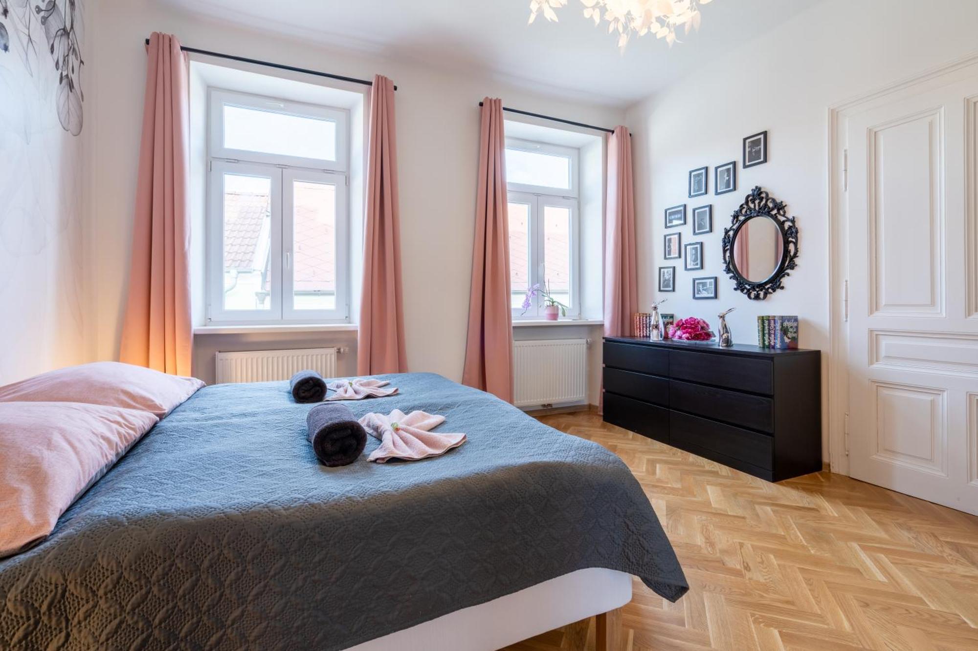 Revliving Apartments Eggenburg ภายนอก รูปภาพ