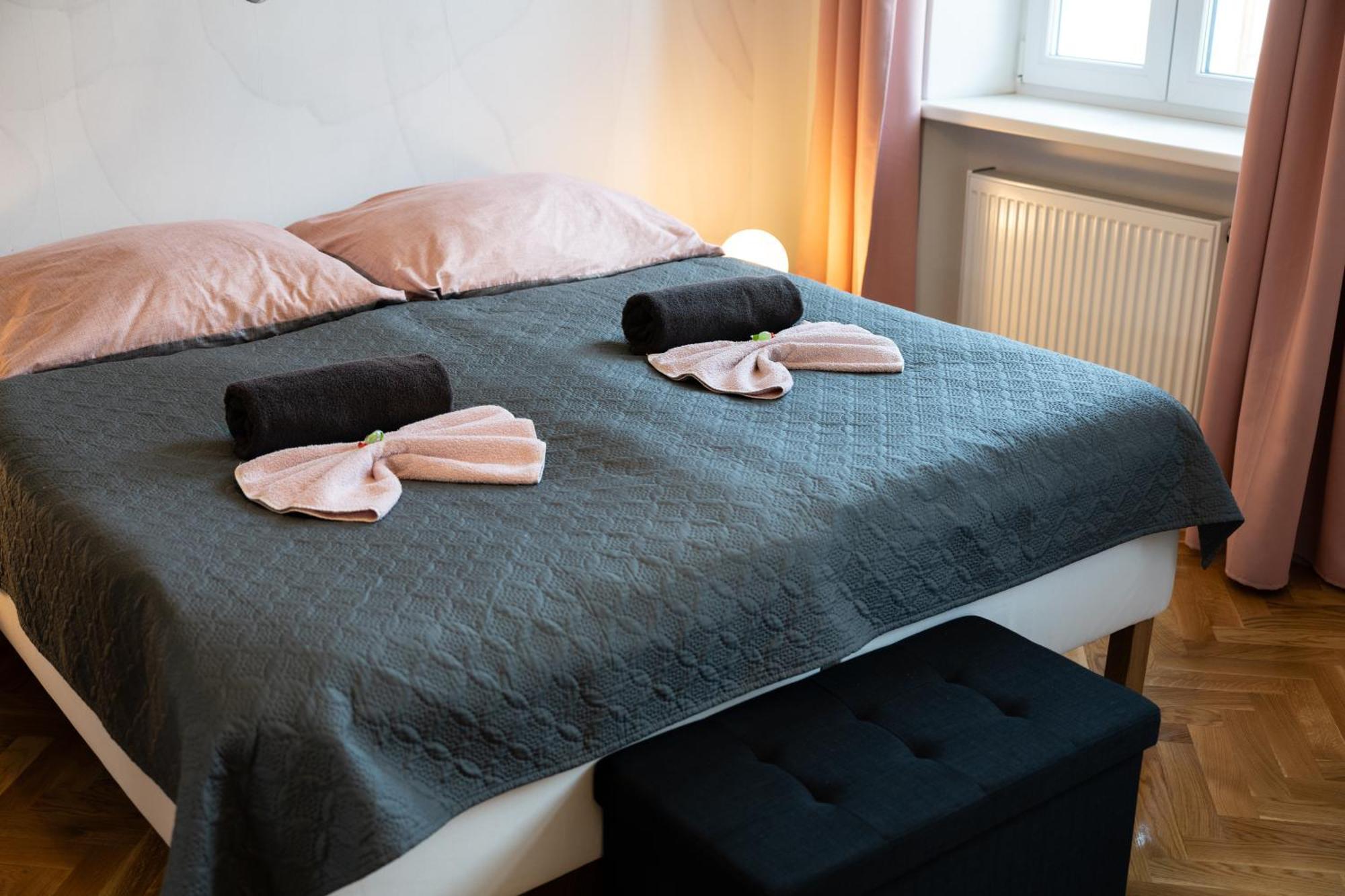 Revliving Apartments Eggenburg ภายนอก รูปภาพ